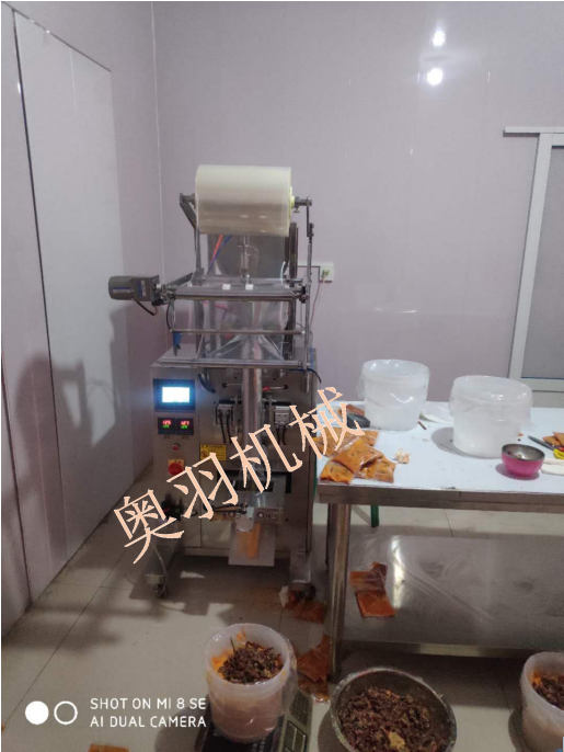 安徽板面底料包裝機  辣椒+牛油固定比例自動包裝_http://www.financialpredictions.com_立式包裝機系列_第1張